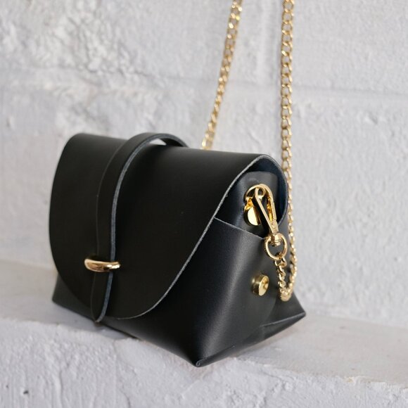 Pelle - Made in Italy - Small Black Purse with Gold Chain Cross Body Strap - Picture 5 of 8